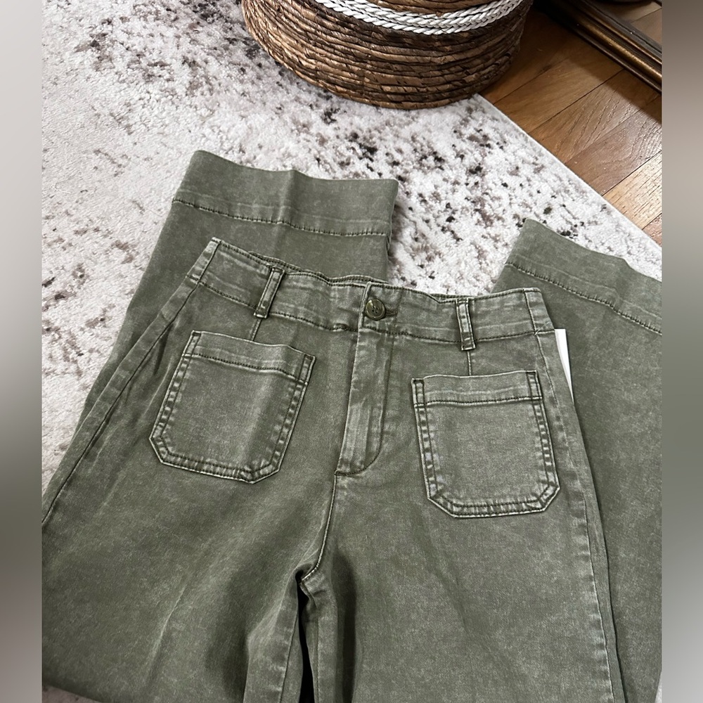 New🩷 Effortlessly Cool Olive Green Wide Leg Pants - Picture 8 of 9
